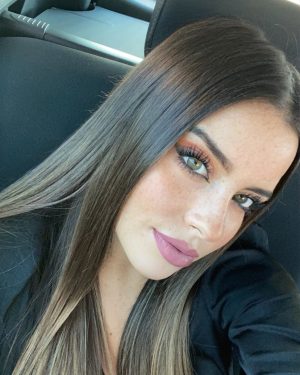 Carolinha Charrua - Social Models